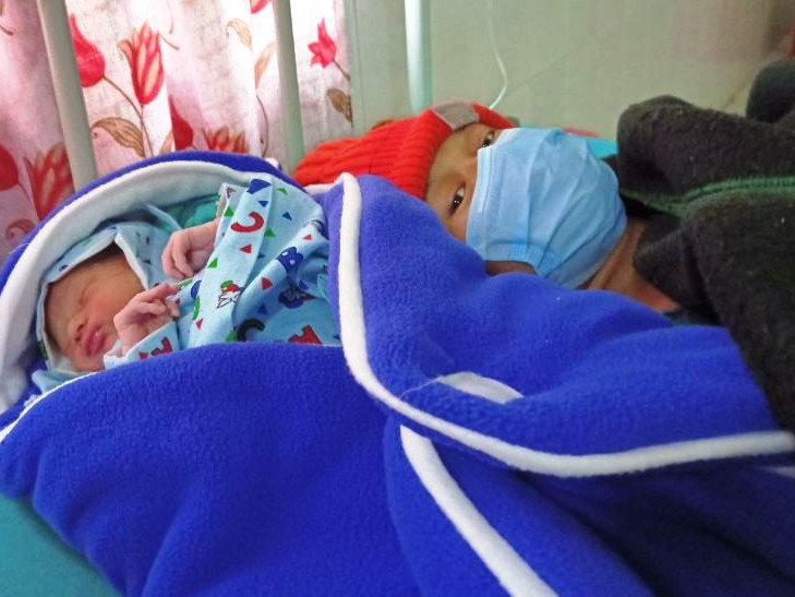 प्रसूति गृहमा आमाहरूको व्यथा : शरीरमा कोभिड, पेटमा बच्चा